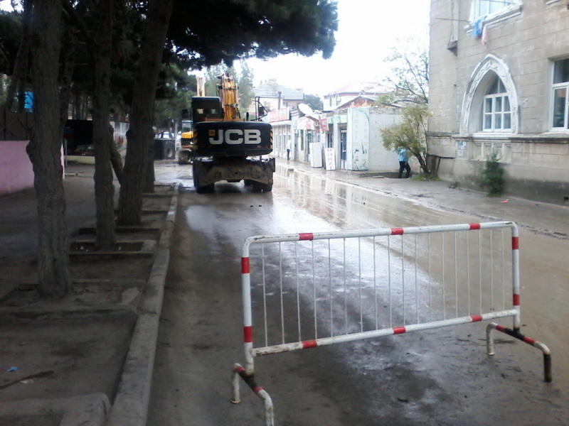 Этой части Баку дали воду, но оставят без нового асфальта