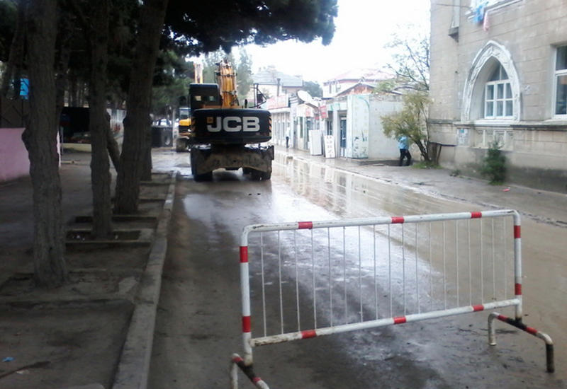 Этой части Баку дали воду, но оставят без нового асфальта