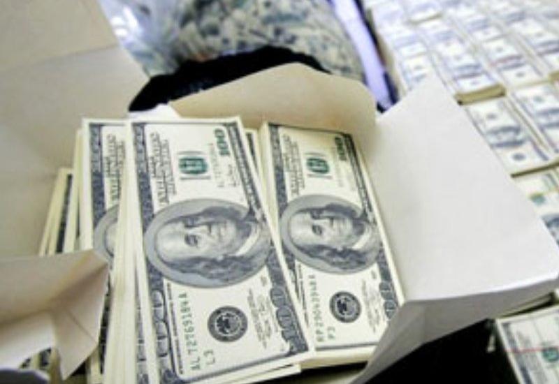 Dollar böhranından fayda görənlər, onu himayə edənlər