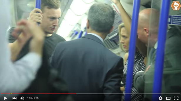 В метро к девушке начали приставать, вот как отреагировали люди