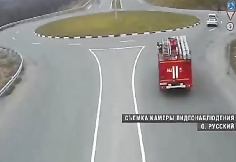 Пожарный, которому нипочем препятствия на дороге