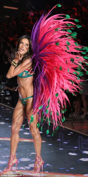 "Ангелы" Victoria's Secret показались во всей красе