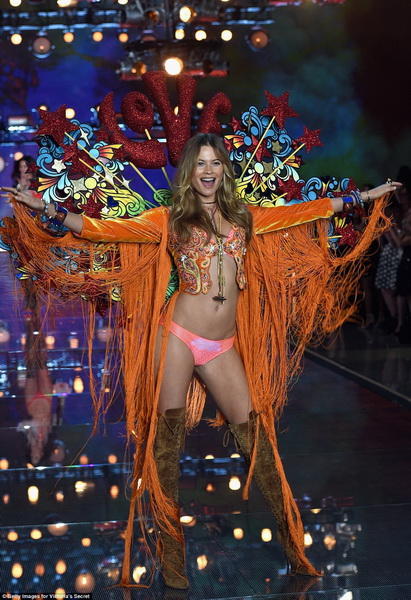 "Ангелы" Victoria's Secret показались во всей красе