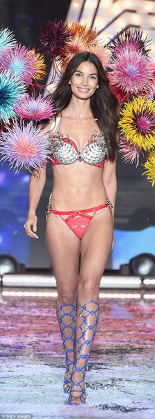 "Ангелы" Victoria's Secret показались во всей красе