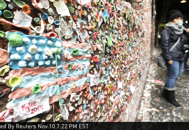 Миллион жвачек на стене