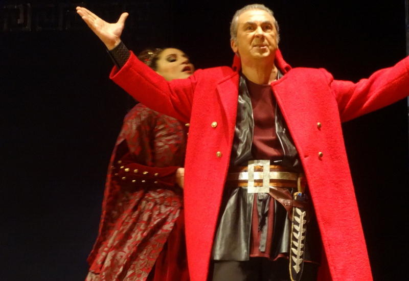 В Баку сожгли одно из семи чудес света