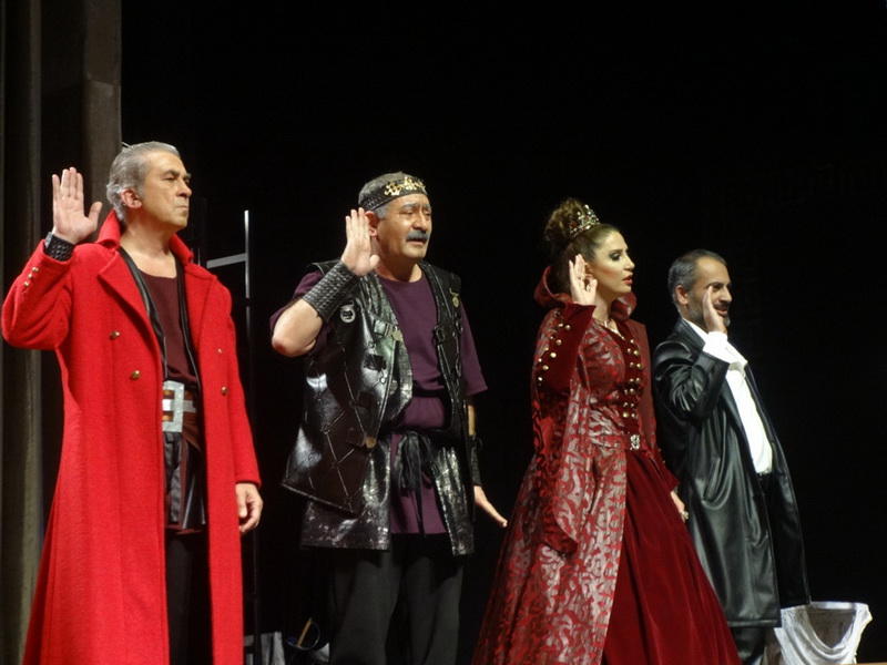 В Баку сожгли одно из семи чудес света