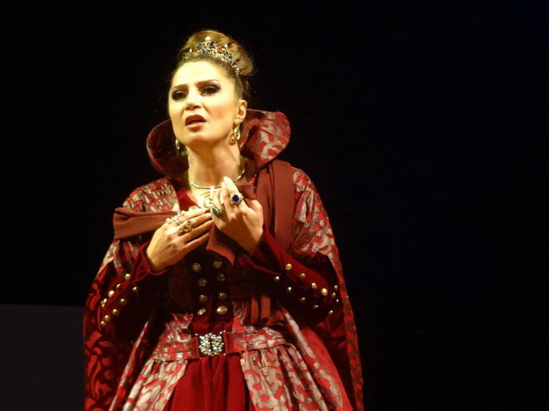 В Баку сожгли одно из семи чудес света