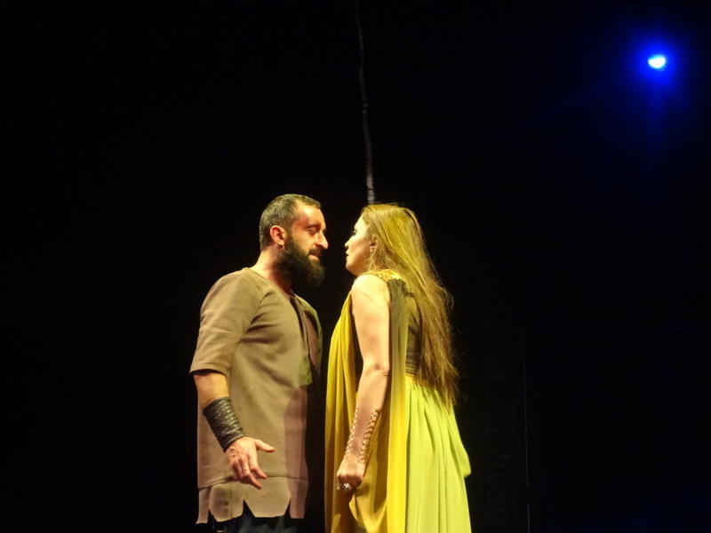 В Баку сожгли одно из семи чудес света