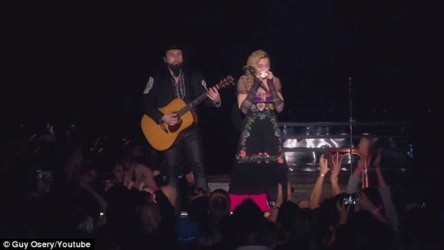 Мадонна расплакалась на сцене в Стокгольме