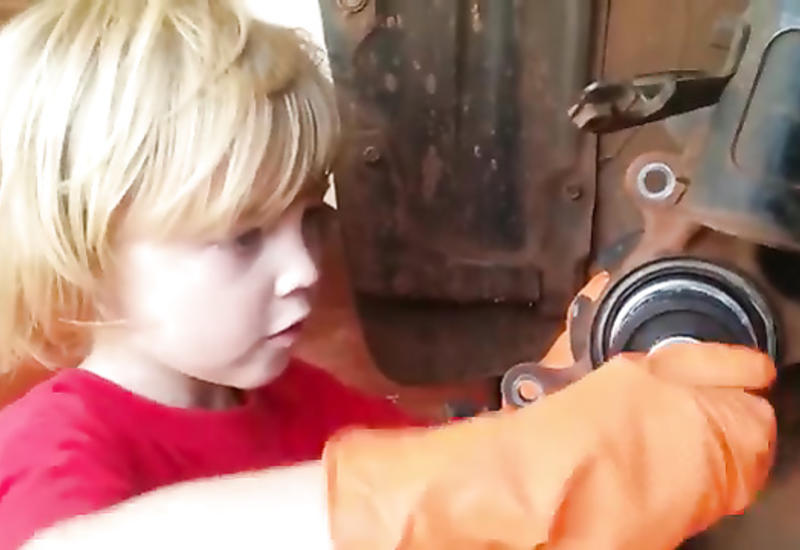 Этот 5-летний мальчик удивит вас своим умением