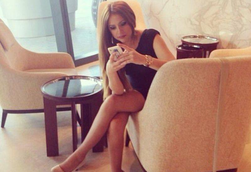 Nigar Camalın mini ətəyi və ehtiraslı videosu