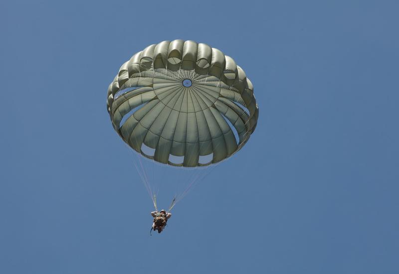 Парашютист чуть не погиб во время прыжка