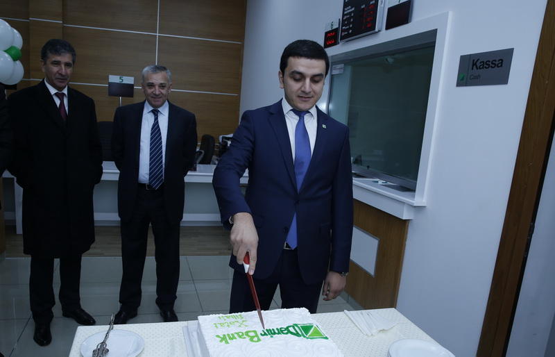 “DəmirBank” daha bir filialının yeni təmir olunmuş ofisinin açılış mərasimini keçirib