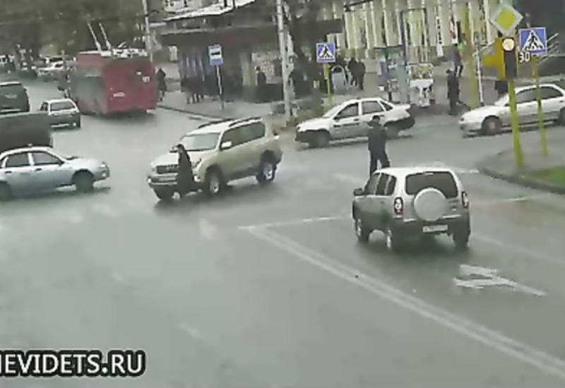 Жуткое ДТП: внедорожник переехал женщину