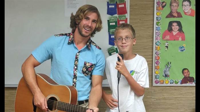 Этот учитель заставляет каждого ученика чувствовать себя особенным