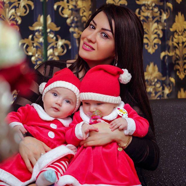 Fatimə əkizləri göstərdi