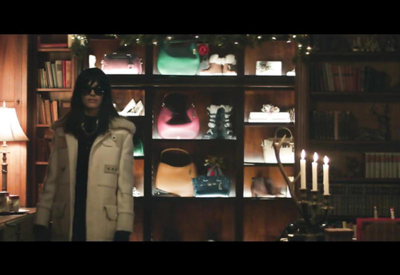 Ролик про девушку-грабителя стал новым хитом Сети