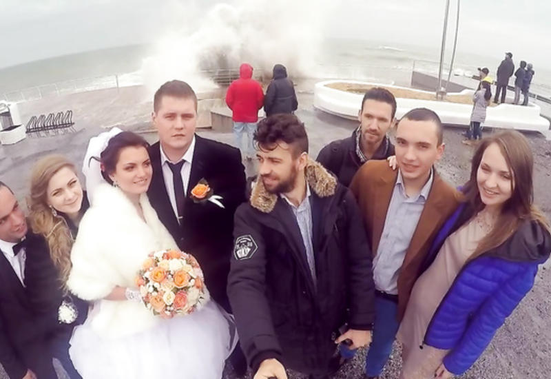 Невесту накрыло волной