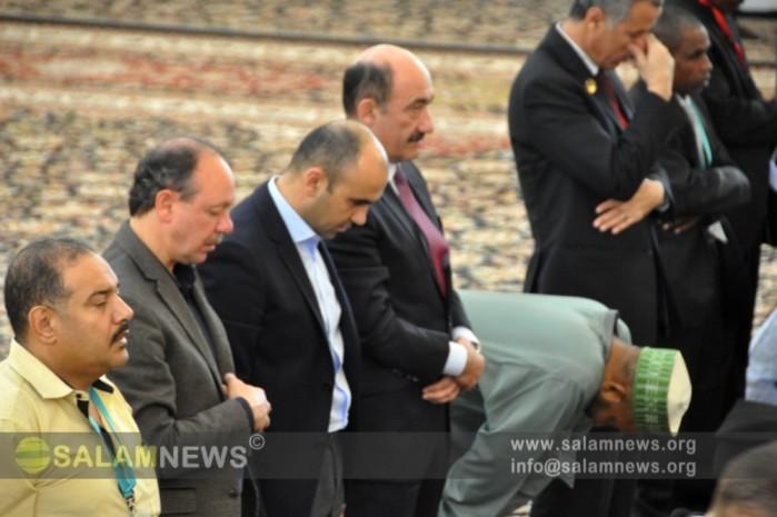 Əbülfəs Qarayev namaz qıldı