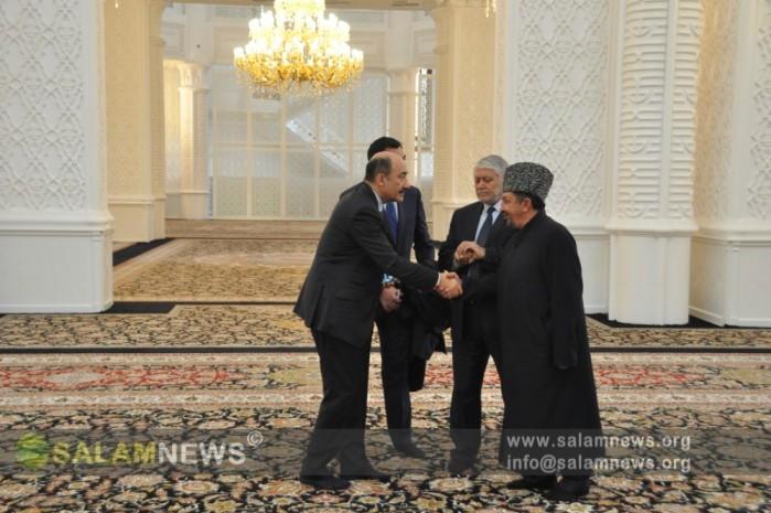 Əbülfəs Qarayev namaz qıldı