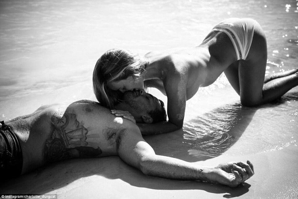 Пара стала знаменита и богата благодаря своим путешествиям