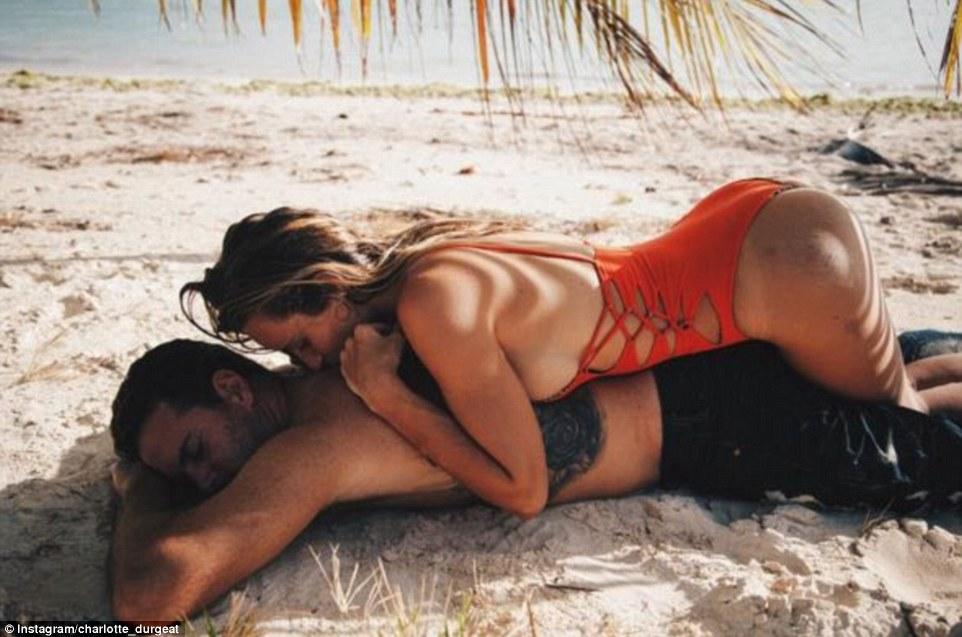 Пара стала знаменита и богата благодаря своим путешествиям