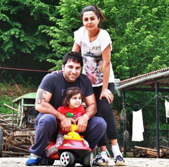 Kamil qızı və həyat yoldaşını belə təbrik etdi