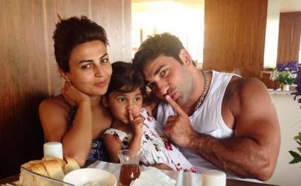 Kamil qızı və həyat yoldaşını belə təbrik etdi