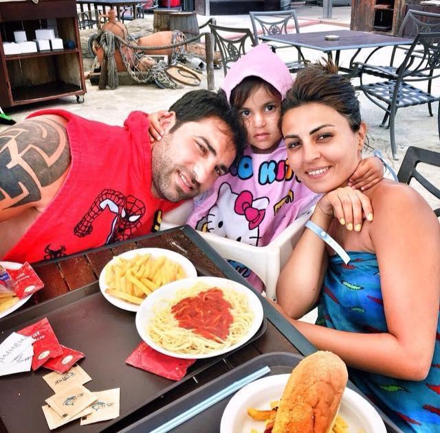 Kamil qızı və həyat yoldaşını belə təbrik etdi