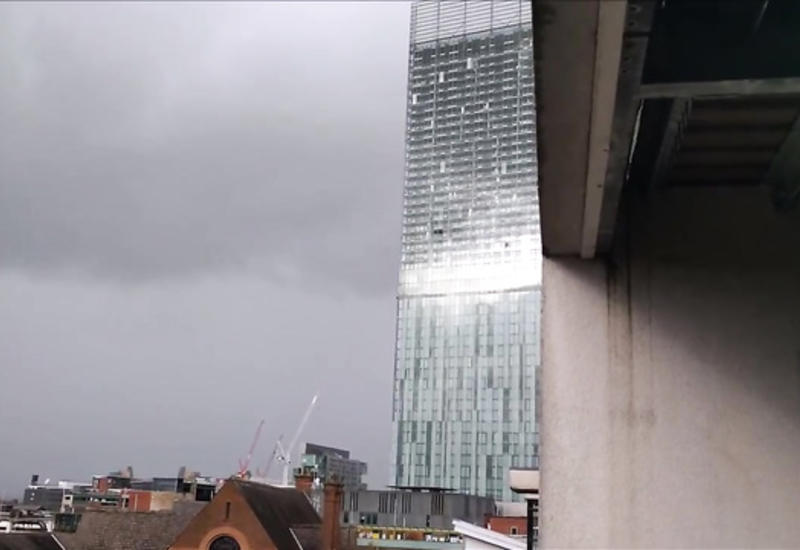 Люди боятся идти в это страшное здание