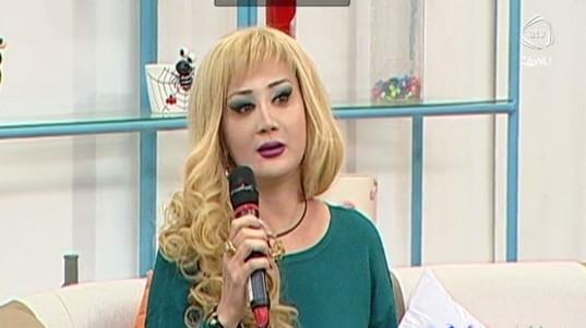 Xalq artistinin canlı efirə geyindiyi geyimə baxın!