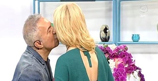 Xalq artistinin canlı efirə geyindiyi geyimə baxın!