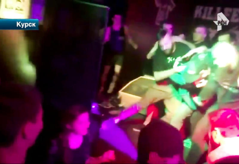 Музыканты жестоко избили фаната