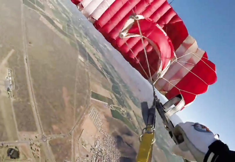 У парашютиста были проблемы в воздухе, но вот как он справился