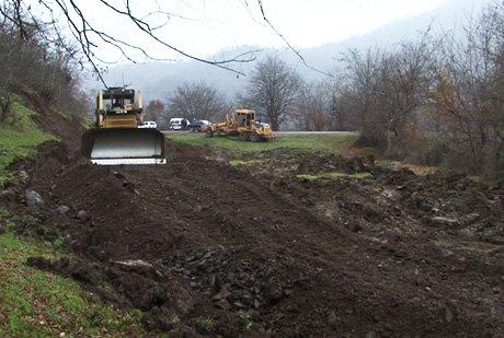 Masallı -Yardımlı yolu çökdü