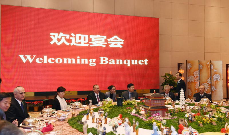 Президенту Ильхаму Алиеву вручен диплом Почетного профессора по истории Университета Ренмин в Китае