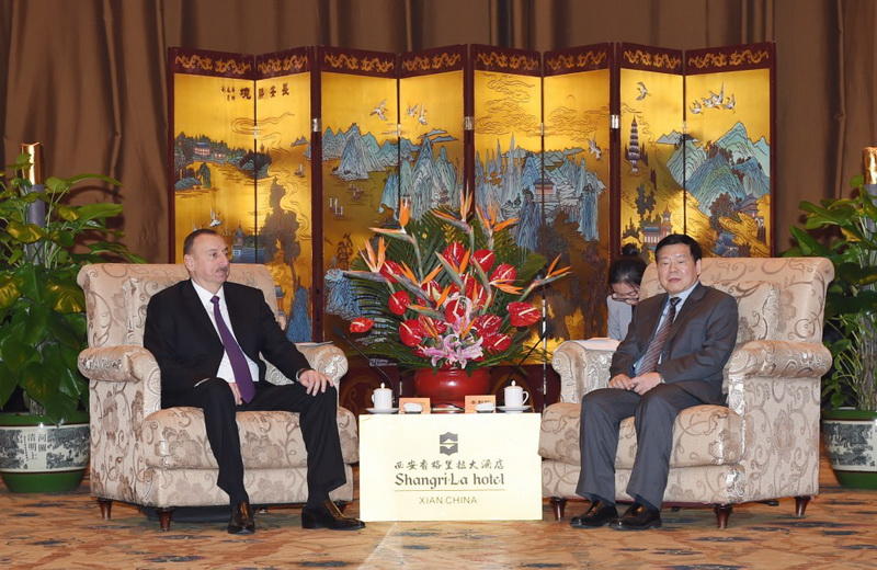 Президенту Ильхаму Алиеву вручен диплом Почетного профессора по истории Университета Ренмин в Китае