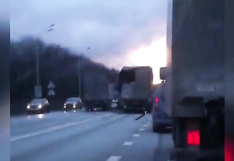 Очевидцы сняли крупное ДТП с несколькими фурами
