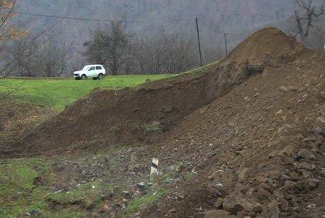 Masallı -Yardımlı yolu çökdü