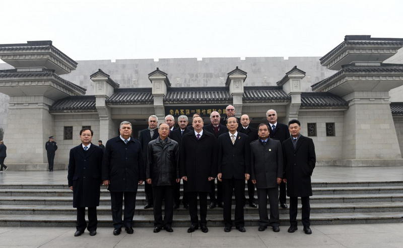 Президенту Ильхаму Алиеву вручен диплом Почетного профессора по истории Университета Ренмин в Китае