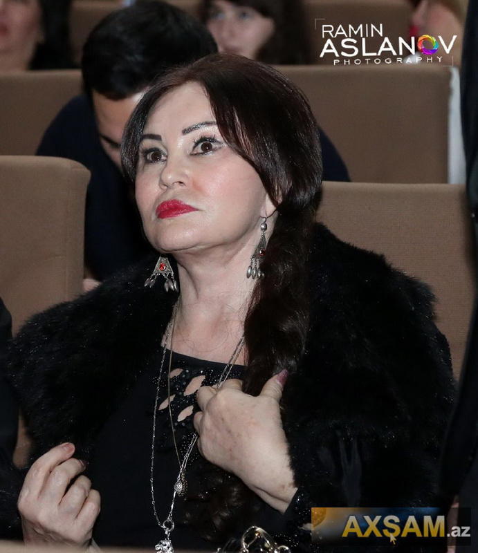 Amaliya Pənahovanın yeni görünüşü