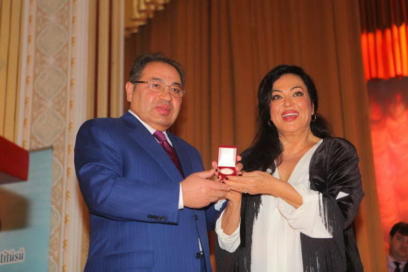 Türkan Şoray Bakıda qızıl medal aldı