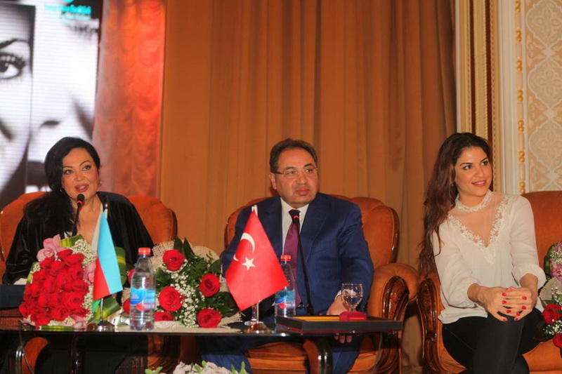 Türkan Şoray Bakıda qızıl medal aldı