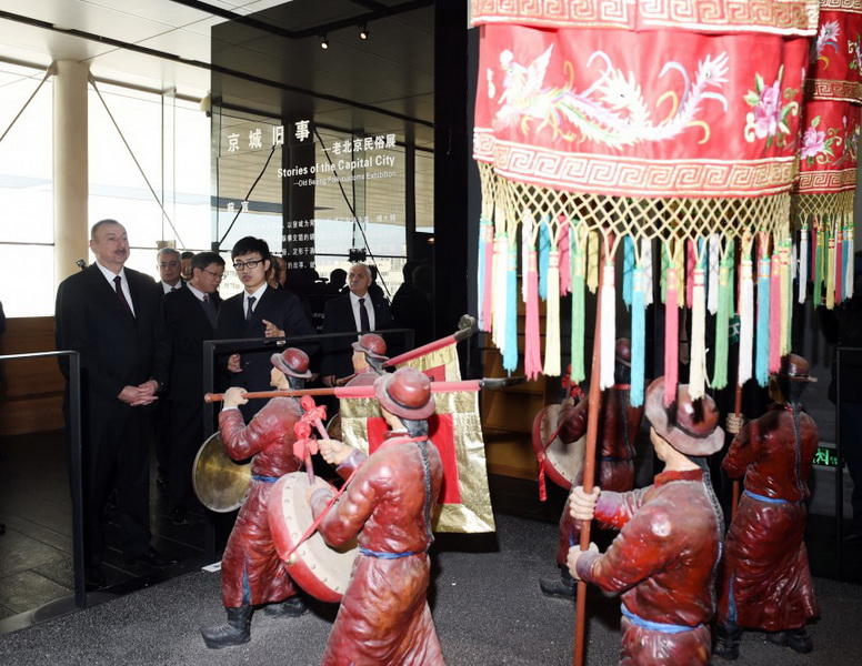 Президенту Ильхаму Алиеву вручен диплом Почетного профессора по истории Университета Ренмин в Китае