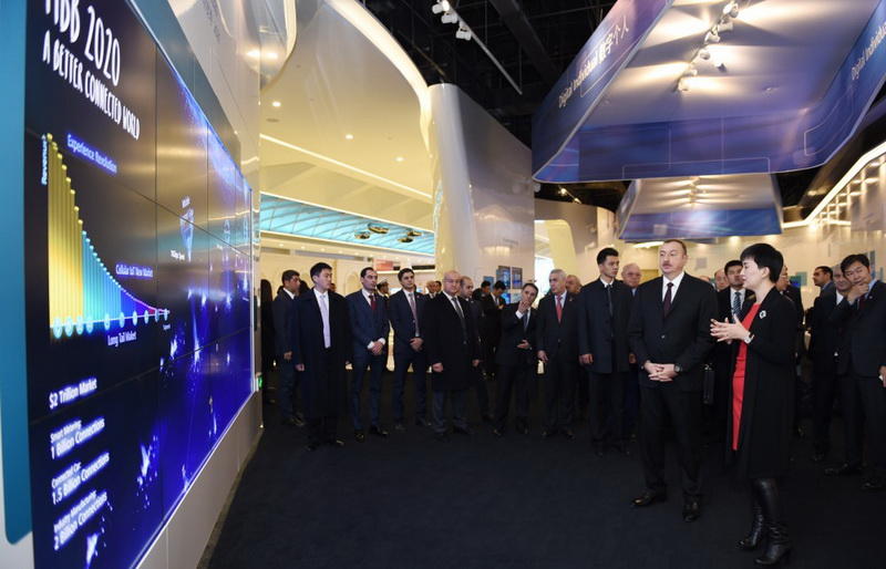 Президенту Ильхаму Алиеву вручен диплом Почетного профессора по истории Университета Ренмин в Китае