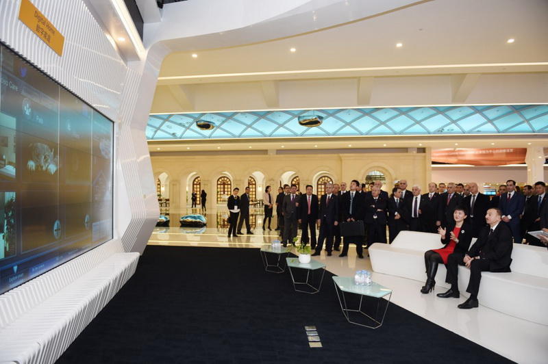 Президенту Ильхаму Алиеву вручен диплом Почетного профессора по истории Университета Ренмин в Китае