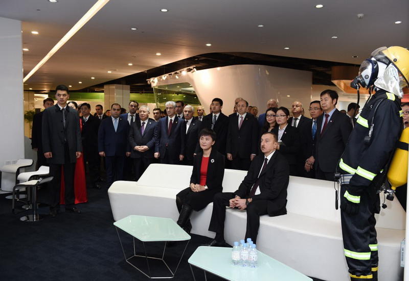 Президенту Ильхаму Алиеву вручен диплом Почетного профессора по истории Университета Ренмин в Китае