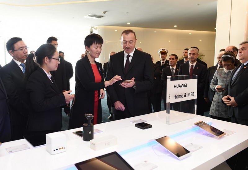 Президенту Ильхаму Алиеву вручен диплом Почетного профессора по истории Университета Ренмин в Китае