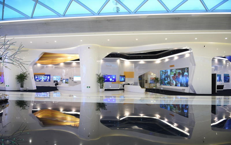 Президенту Ильхаму Алиеву вручен диплом Почетного профессора по истории Университета Ренмин в Китае